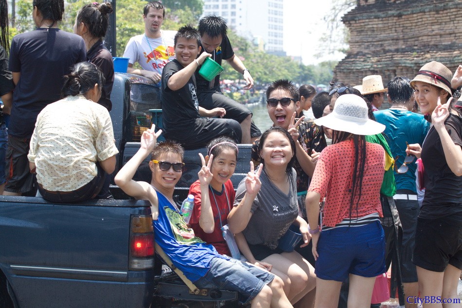Chiangmai_Songkran_001.jpg