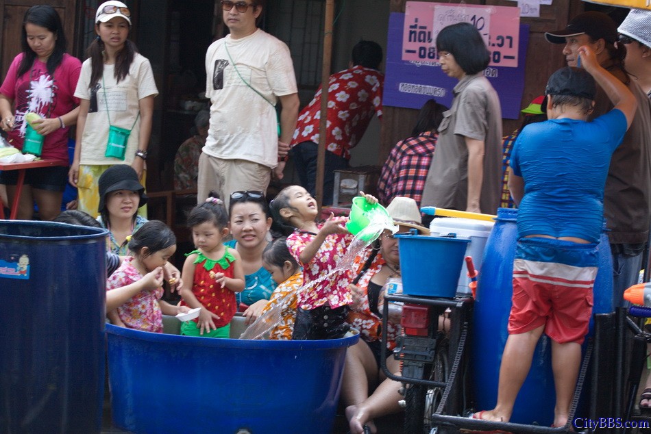 Chiangmai_Songkran_157.jpg