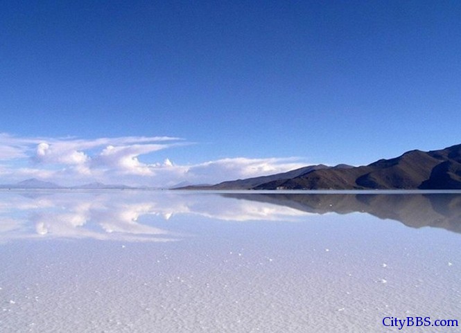 天空之镜：最接近天堂的地方 玻利维亚的乌尤尼盐沼（Uyuni Salt Flat）
