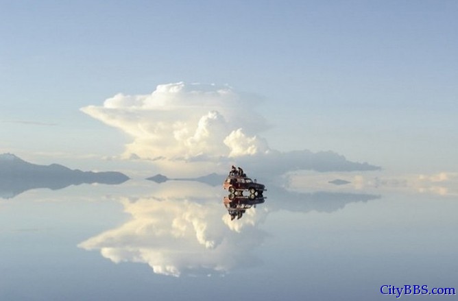 天空之镜：最接近天堂的地方 玻利维亚的乌尤尼盐沼（Uyuni Salt Flat）