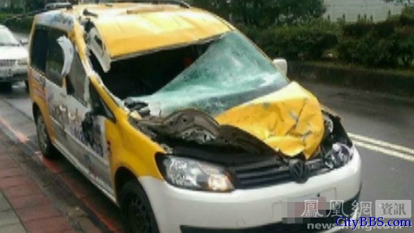 出租司机报平安“我被飞机撞了”  家人：鬼扯