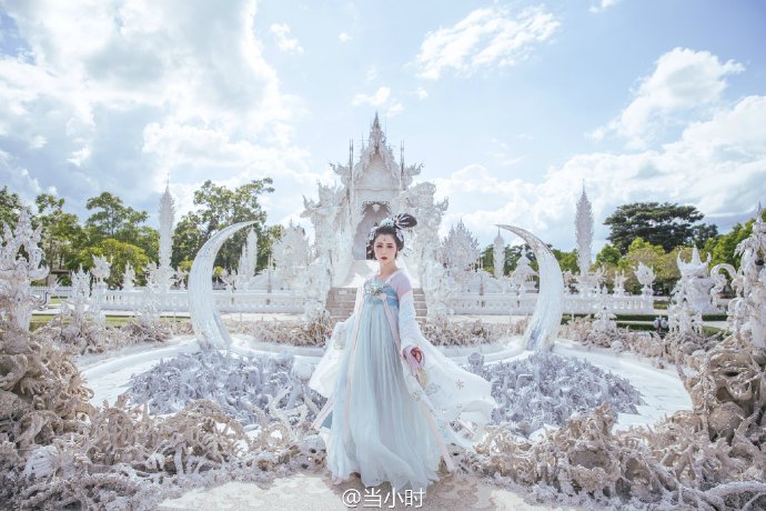中国女孩穿汉服在泰国拍写真 宛若画中人