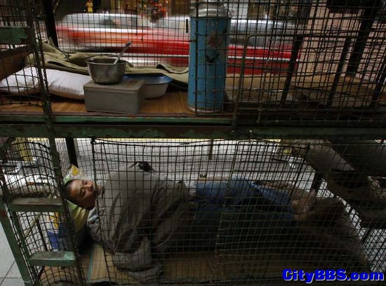 盘点世界各地蜗居 2平米的"笼屋"居然能住人