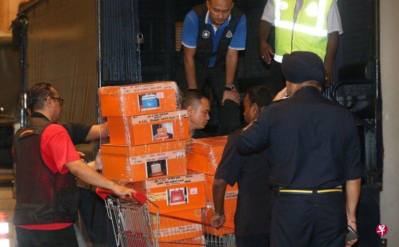 纳吉布办公室搜出10亿现金.jpg