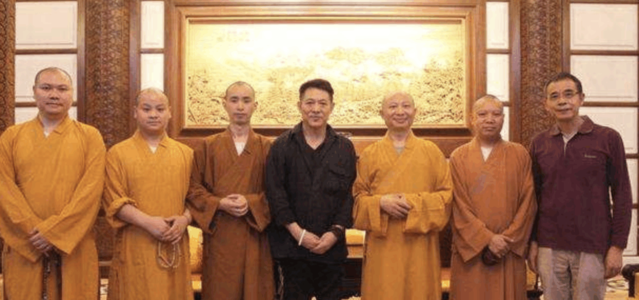李连杰宣布出家 裸捐60亿 弥补当年的错