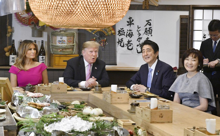 安倍拿刚解禁的美牛肉招待特朗普