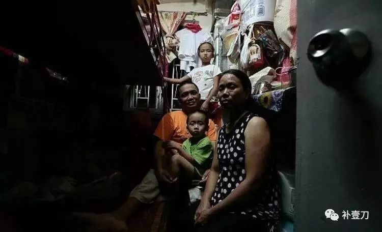 香港面临回归以来最严峻局面 李嘉诚去哪了