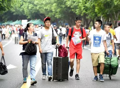 北大退档过线贫困生争议
