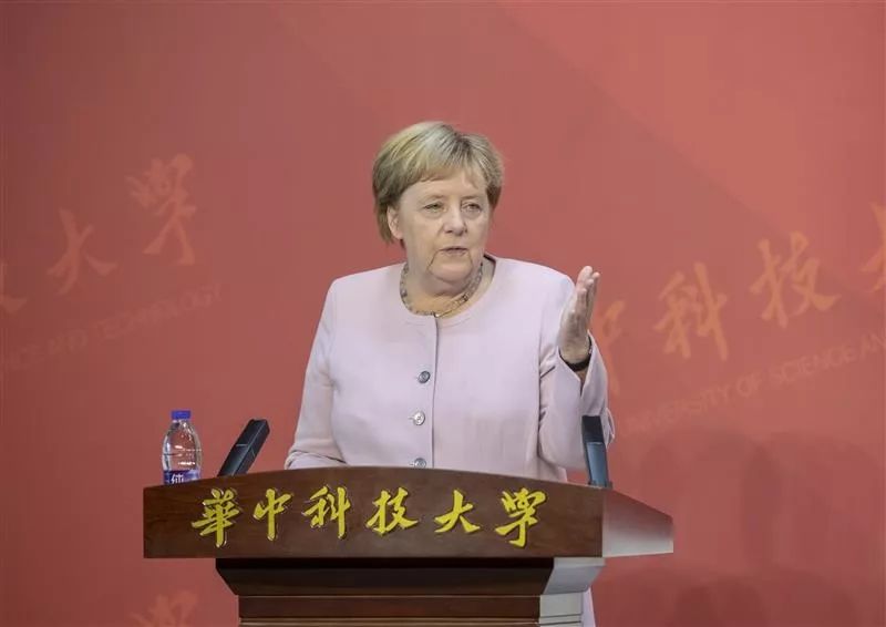默克尔在华中科技大学演讲 提到这些中国名人