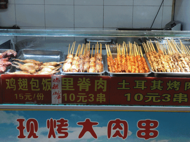 河坊街上的美食摊位.gif