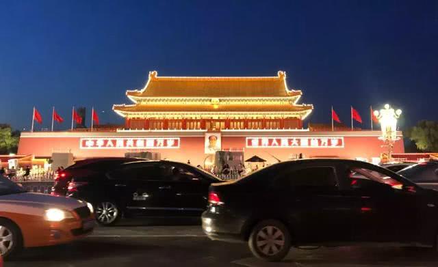 天安门长安街张灯结彩 北京盛装迎70年大庆
