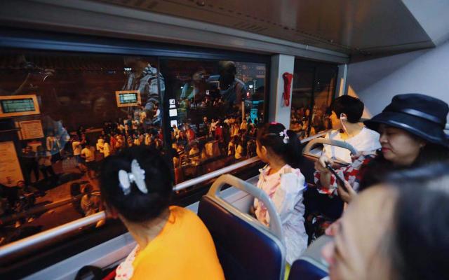 双层夜景观光线路开通