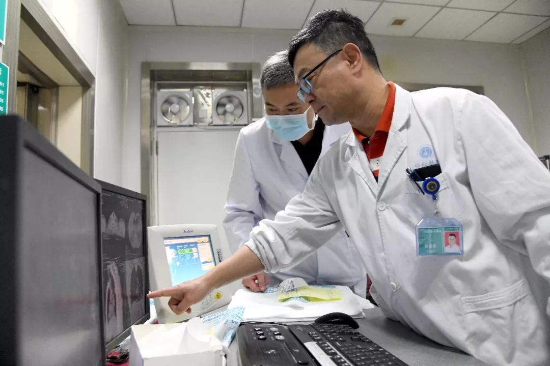 专家组副组长感染新冠肺炎在家治愈怎么做到