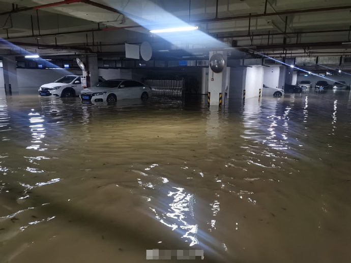 广州一夜成河破历史纪录强降雨致4人死亡