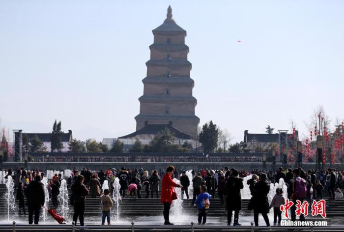 无房投靠亲属也能落户！多地抢人大战白热化