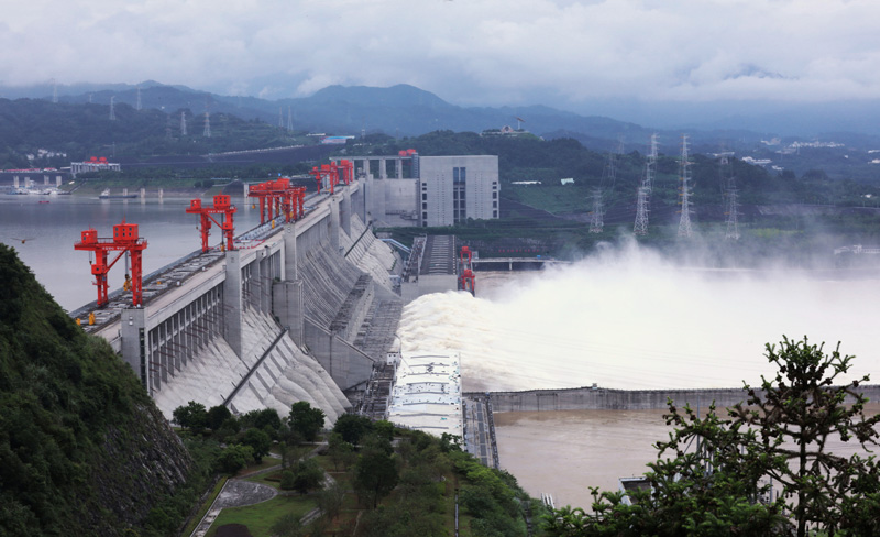 “长江2020年第2号洪水”平稳通过三峡大坝7.jpg