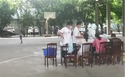 按下暂停键的边陲小城云南瑞丽全民核酸检测.jpg