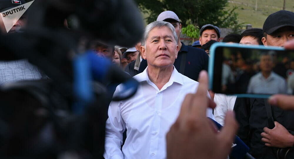 比什凯克的抗议者们释放被羁押的前总统阿坦巴耶夫
