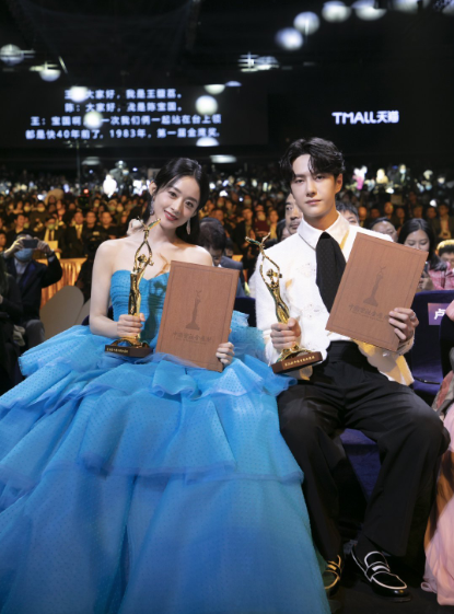 任达华童瑶获最佳男女演员奖5.png