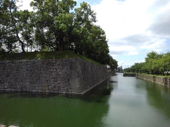 京都百年古迹护城河变抹茶1.jpg