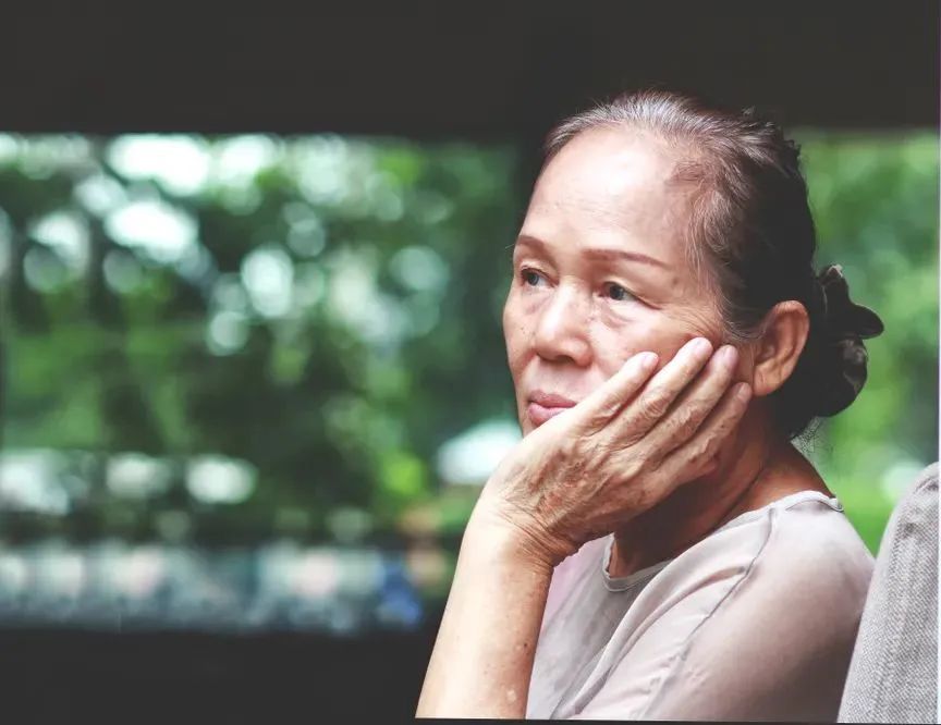 抑郁中国老人不愿就医.jpg