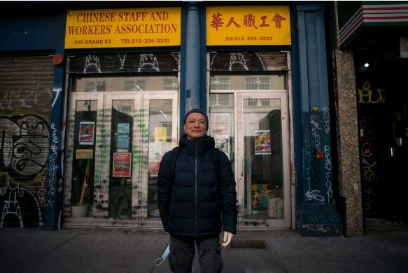 金丰餐厅的领班约翰·陈是因宴会厅关闭而失业的约100名员工之一