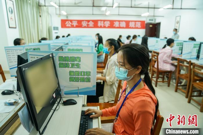 2021年高考倒计时10天：各地紧盯防疫与考纪