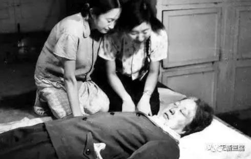 死者卞仲耘和她的女儿们