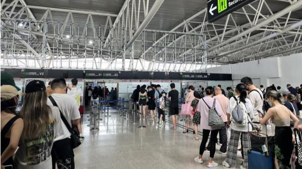 三亚疫情8万游客滞留