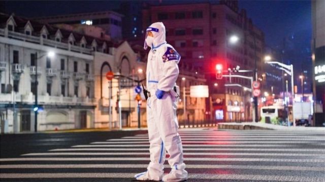 4月封城期间上海空荡的街头