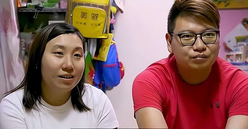 在香港时，他们一家生活还算过得去，来到英国后却是天差地别，收入低、开销大。言语之中，菲奥娜流露出悔意 ...