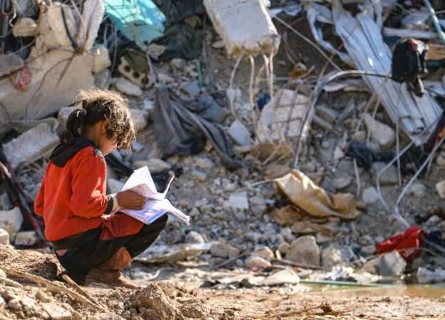 土耳其叙利亚大地震：寒冷、愤怒、无家可归的灾民，港口大火与战乱中的灾区 ...