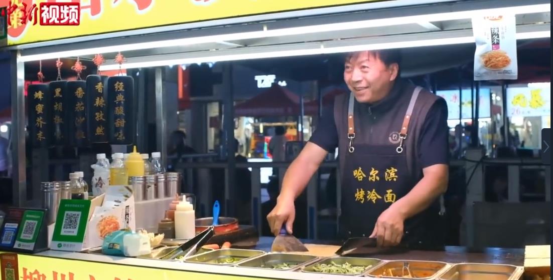 广西小城夜市经济升温东北候鸟从途经到扎根