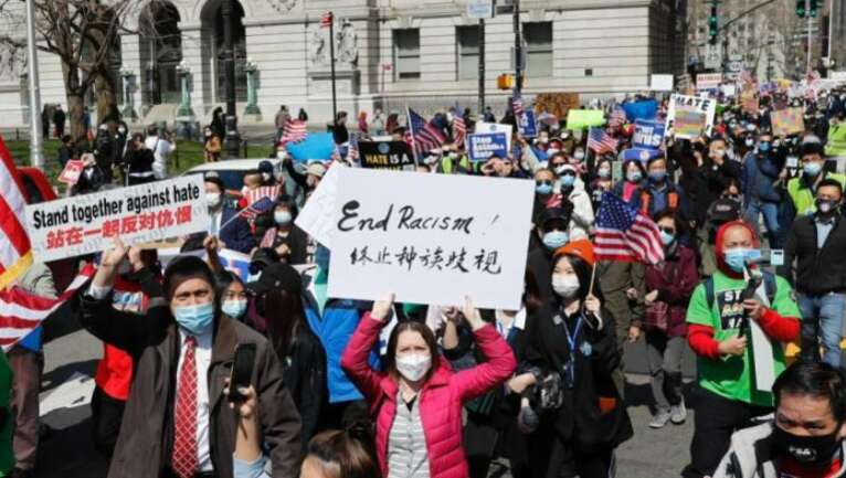 纽约市连续发生针对亚裔的随机攻击事件！近日，接连有两名华人男女在公共场所遭到袭击，也引发了公众对城市 ...