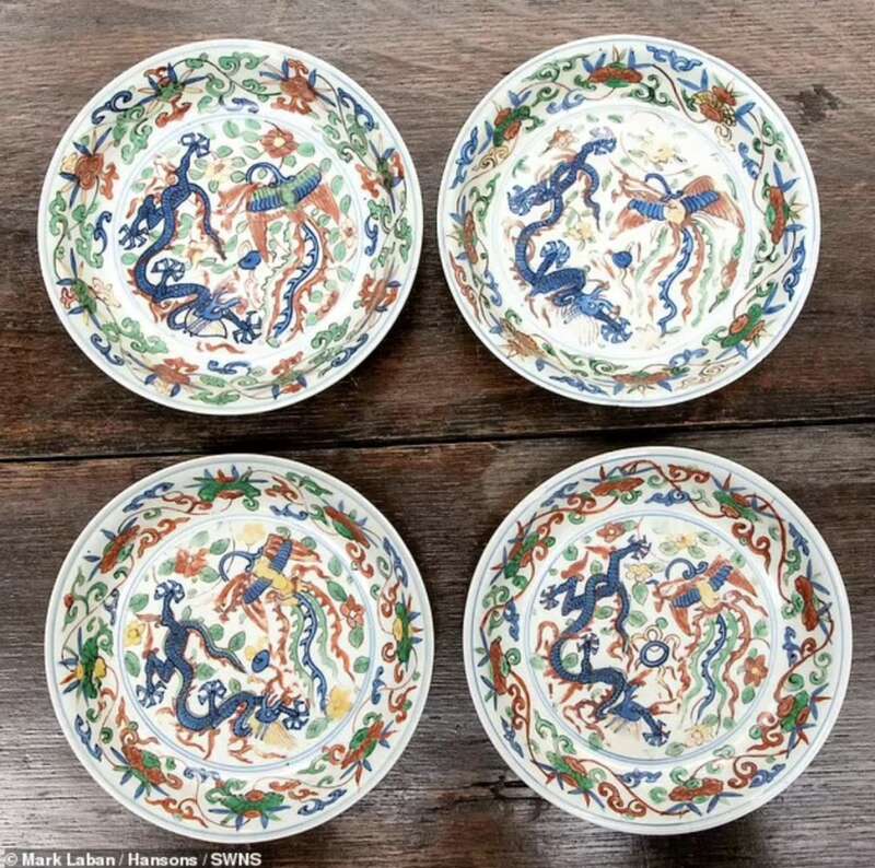 最受关注的拍品是一套四个明代青花龙纹盘，其上带有其上带有万历皇帝（1573-1620年在位）六字印，估价为600 ...