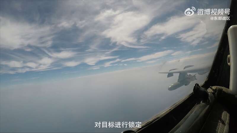 轰6飞抵台岛开启火控锁定发射实弹 震慑台独升级