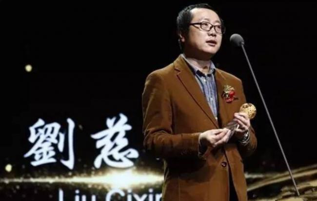 大刘的身后，还有一群人