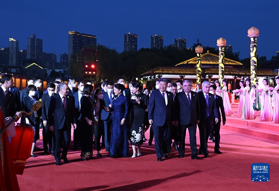 习近平和彭丽媛为出席中国－中亚峰会的中亚国家元首夫妇举行欢迎仪式和欢迎宴会 ...