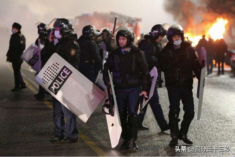 去年年初，哈萨克斯坦突然爆发内乱