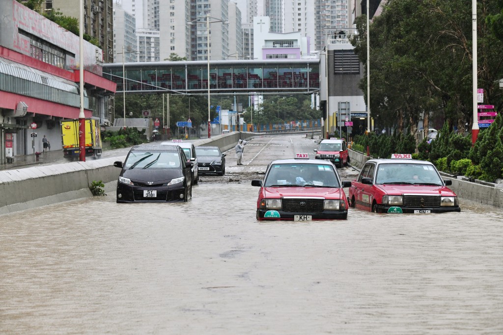 2人死亡117人受伤，这次香港下的雨到底多大?