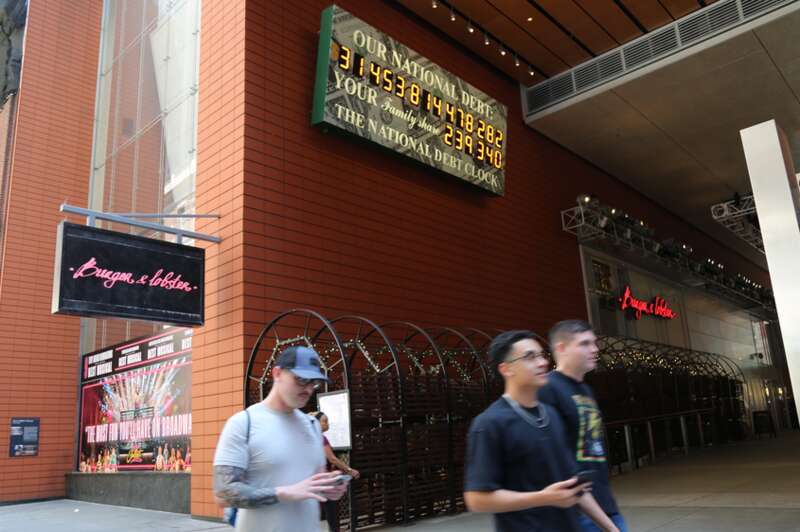 穆迪下调美国信用评级展望至“负面” 华盛顿不满