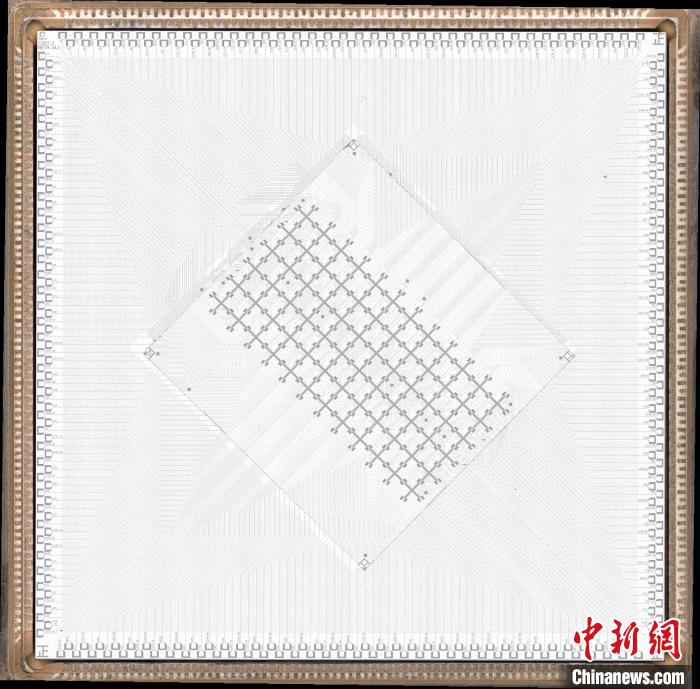 本源量子自主设计双层结构72比特超导量子芯片“悟空芯”夸父 KF C72-300实物