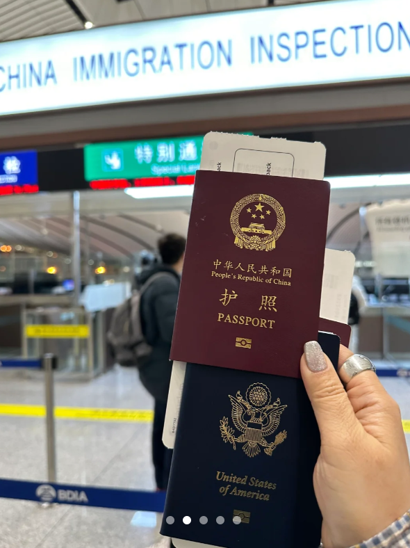 同时拥有了美国国籍和中国国籍