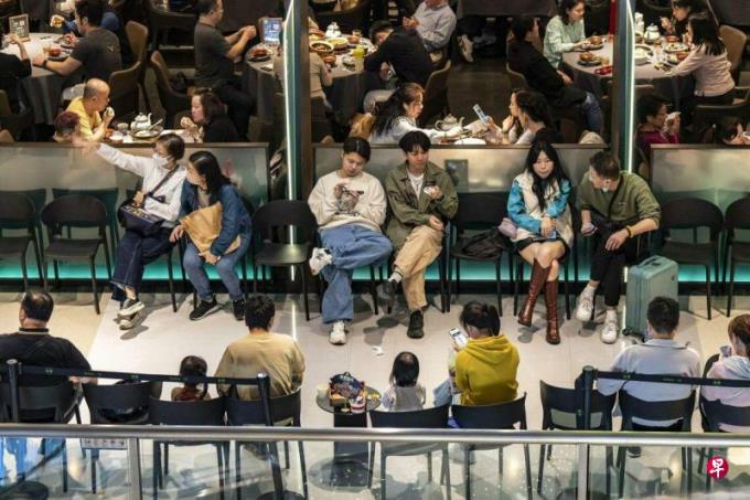 香港人北上深圳吃春节团圆饭享受更高性价比