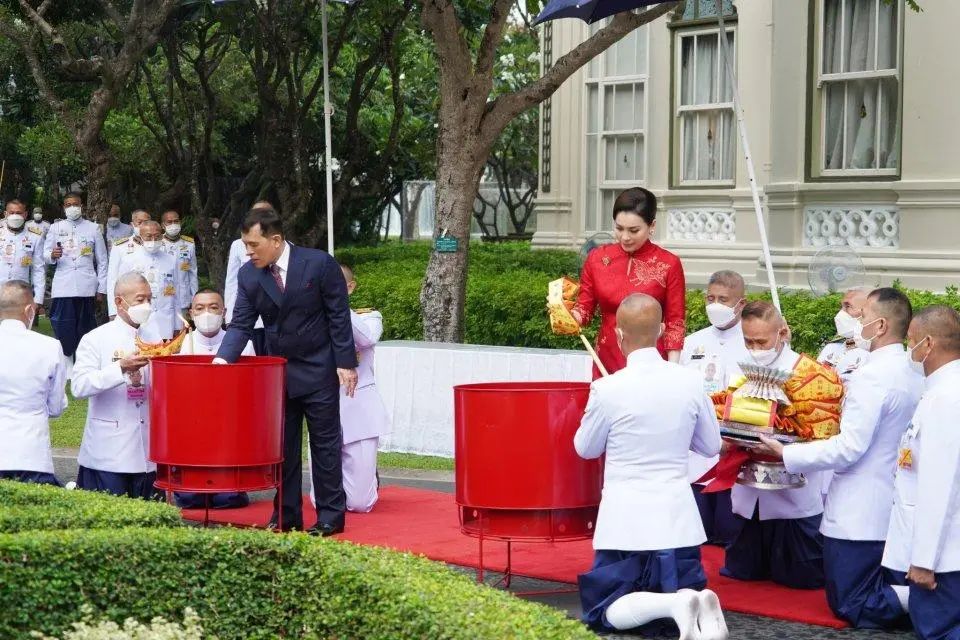 泰王在春节祭祖