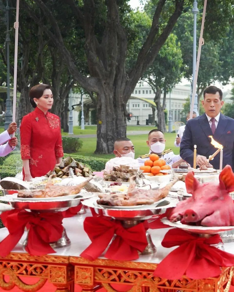 泰王在春节祭祖