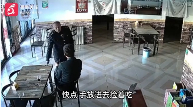 让大车司机把垃圾桶的食物捡起来吃掉