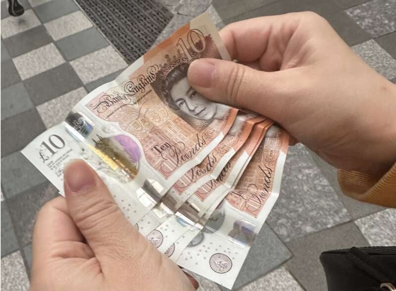 在上海街头捡到的60英镑