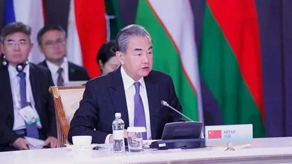 中共中央政治局委员、外交部长王毅