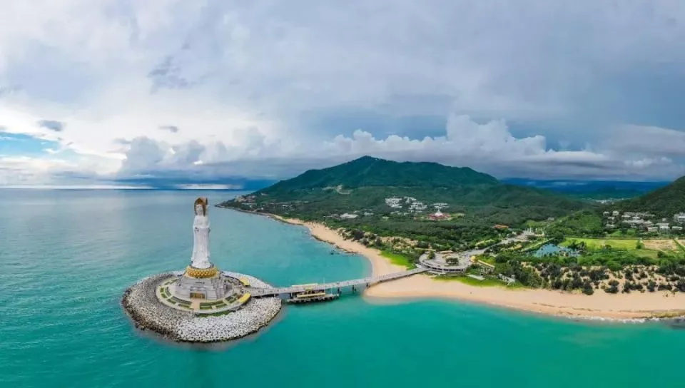 海南三亚南山寺南海观音